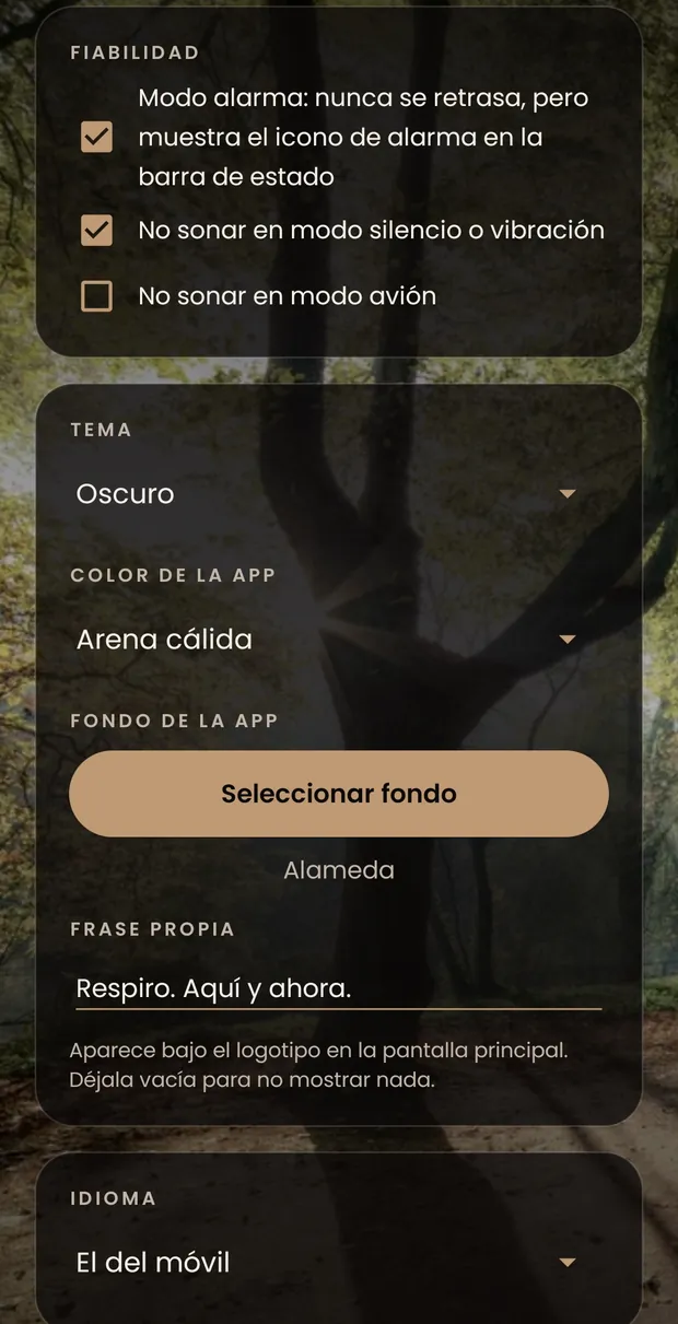 La segunda mitad de los ajustes: las casillas de fiabilidad, el tema oscuro, el color arena cálida, el fondo de la app, la frase propia y el idioma.