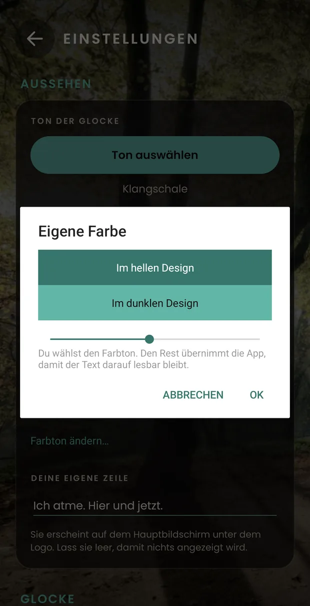 Die Auswahl der eigenen Farbe über den Einstellungen: zwei Muster zeigen, wie der gewählte Farbton im hellen und im dunklen Design aussieht, darunter ein Regler zum Durchschieben der Farbtöne.