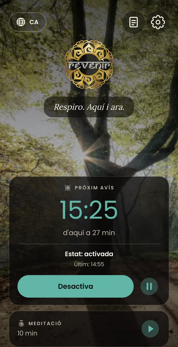 La pantalla principal amb un to triat a mà, en tema fosc: l’hora del pròxim avís i els botons en aquest mateix color.